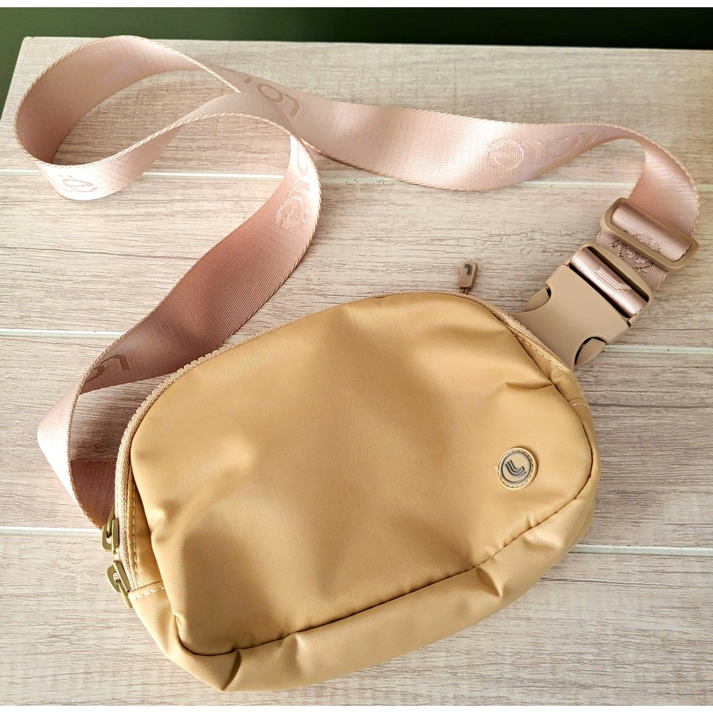 Lole Beige Nylon Waist Pack Zip Closure Adjustable Strap Inner Pockets Hiking